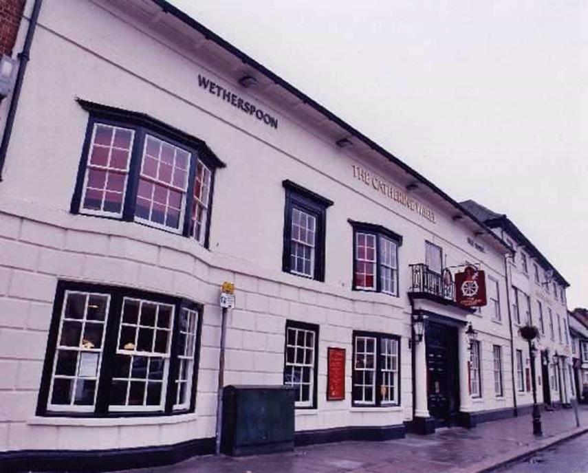 The Catherine Wheel Wetherspoon Hotel هنلي أون ثيمز المظهر الخارجي الصورة