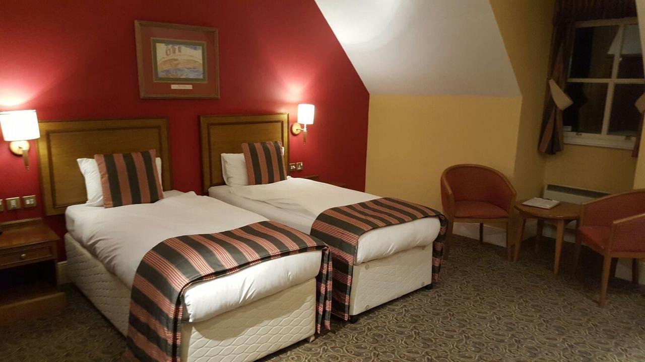 The Catherine Wheel Wetherspoon Hotel هنلي أون ثيمز المظهر الخارجي الصورة