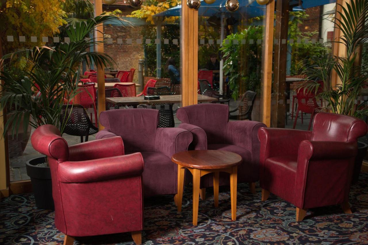 The Catherine Wheel Wetherspoon Hotel هنلي أون ثيمز المظهر الخارجي الصورة