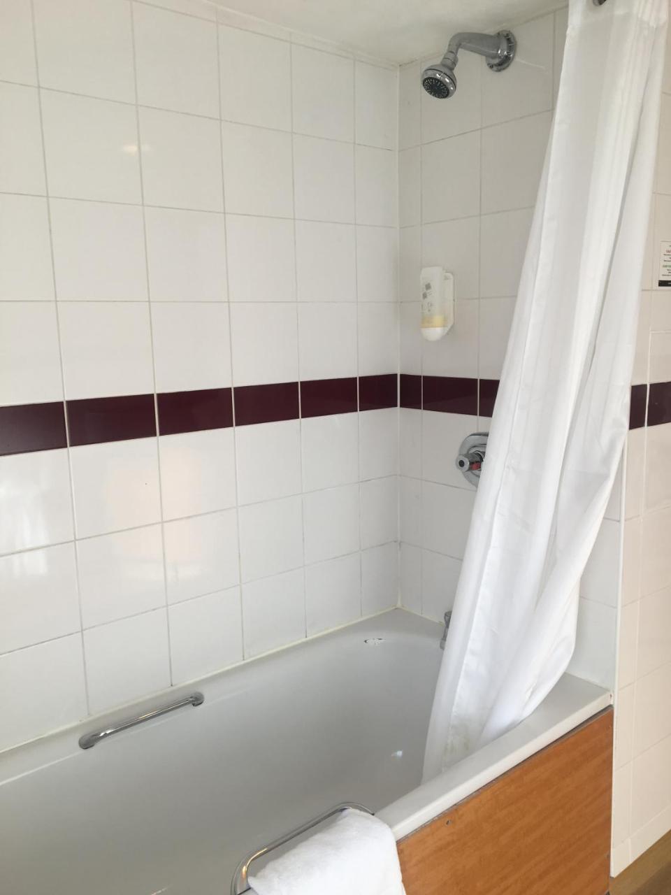 The Catherine Wheel Wetherspoon Hotel هنلي أون ثيمز المظهر الخارجي الصورة
